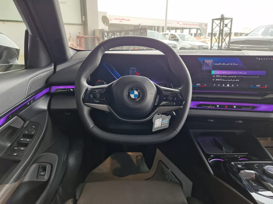 بي ام دبليو الفئة الخامسة 520i 2024 