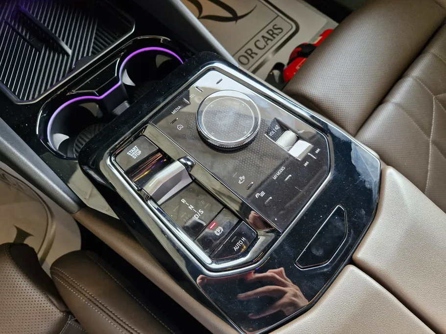 بي ام دبليو الفئة الخامسة 520i 2024 