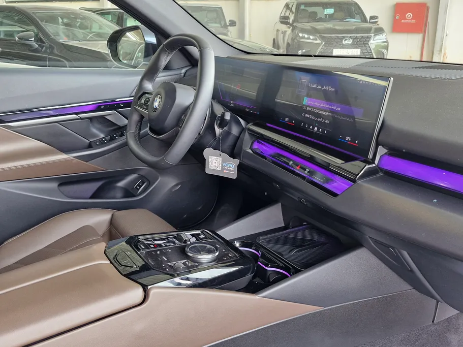 بي ام دبليو الفئة الخامسة 520i 2024 