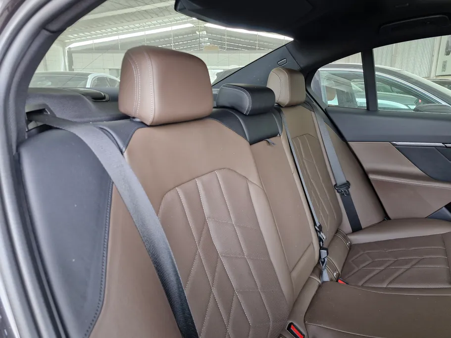 بي ام دبليو الفئة الخامسة 520i 2024 