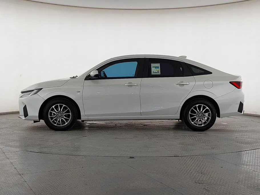 2024 Toyota Yaris  Y 