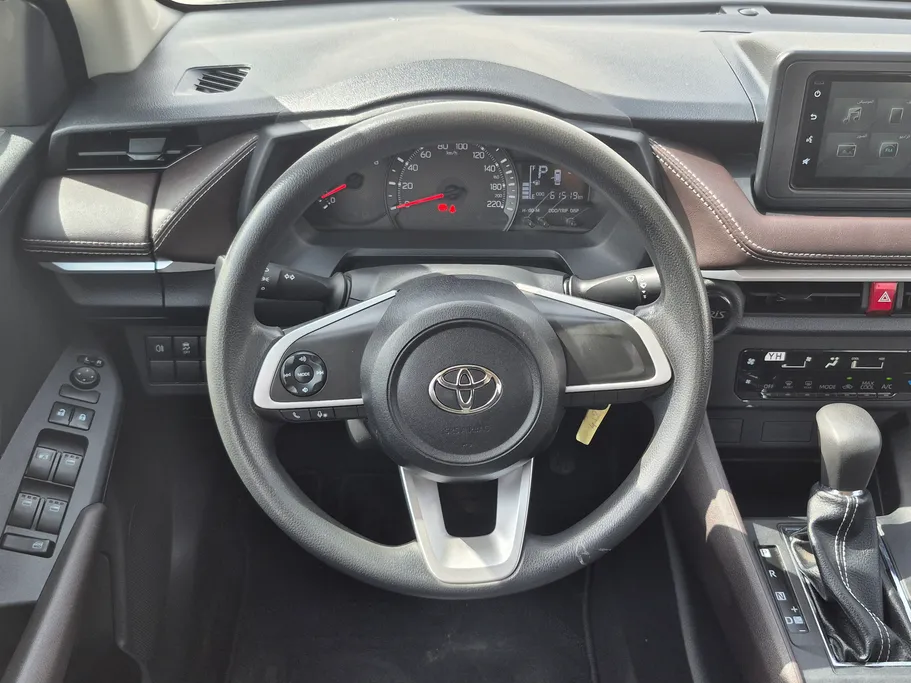 2023 Toyota Yaris  Y 