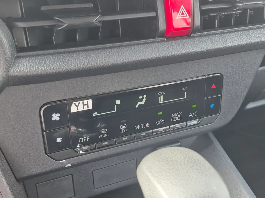 2023 Toyota Yaris  Y 