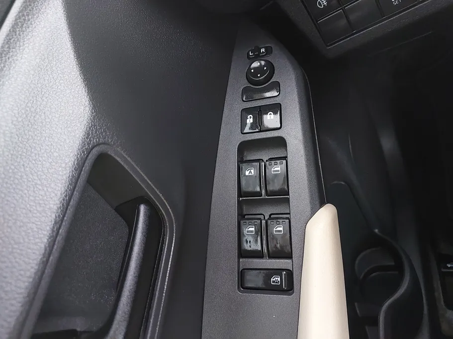 2023 Toyota Yaris  Y 