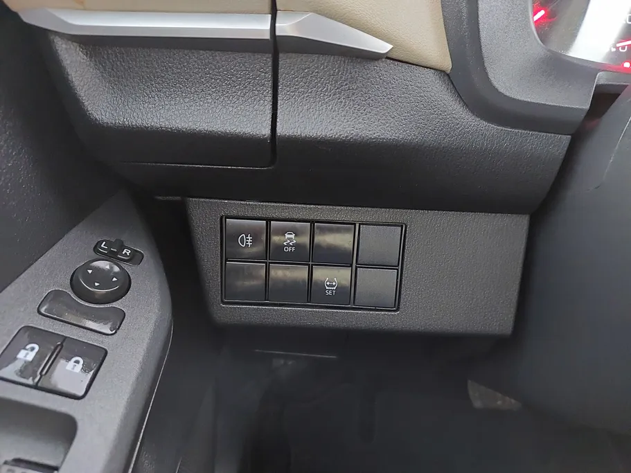 2023 Toyota Yaris  Y 