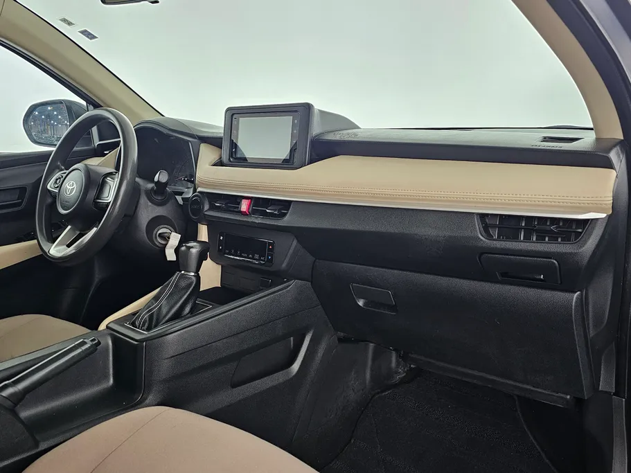 2023 Toyota Yaris  Y 