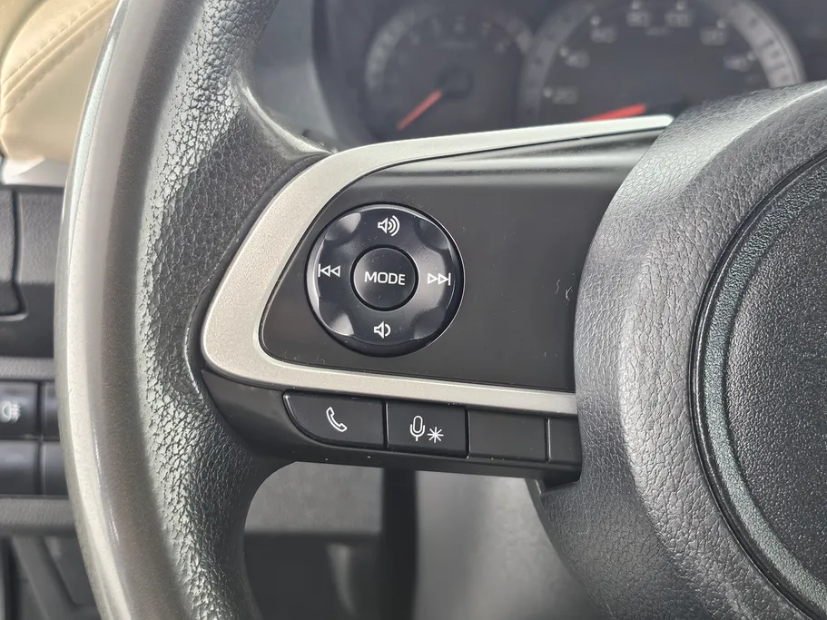 2023 Toyota Yaris  Y 