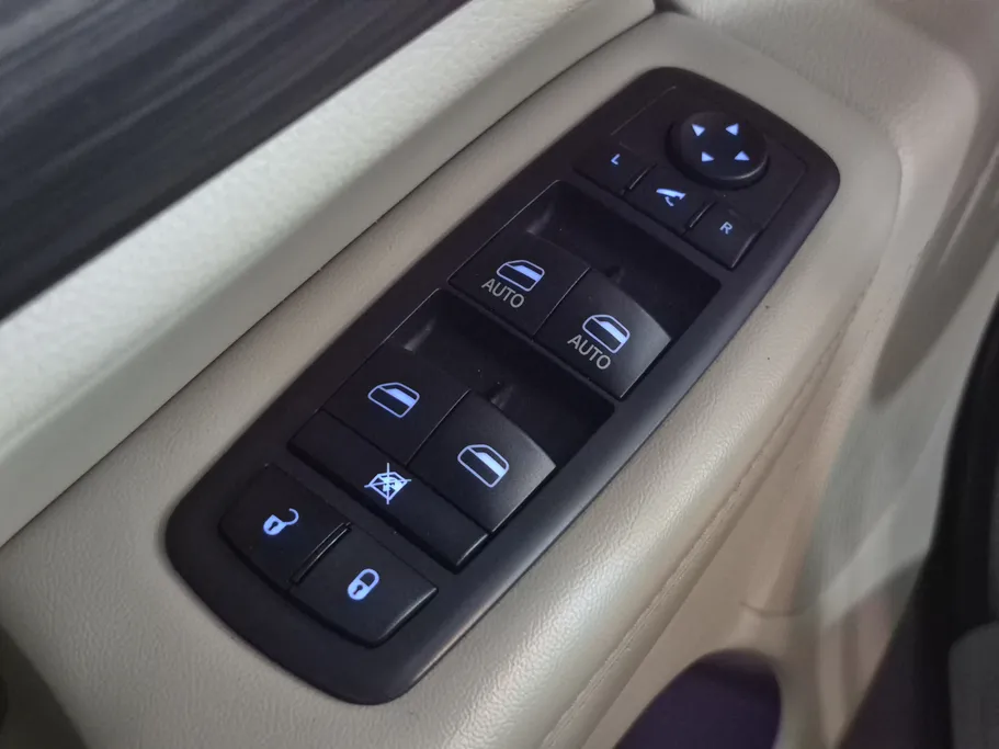 جيب جراند شيروكي لاريدو 2021 