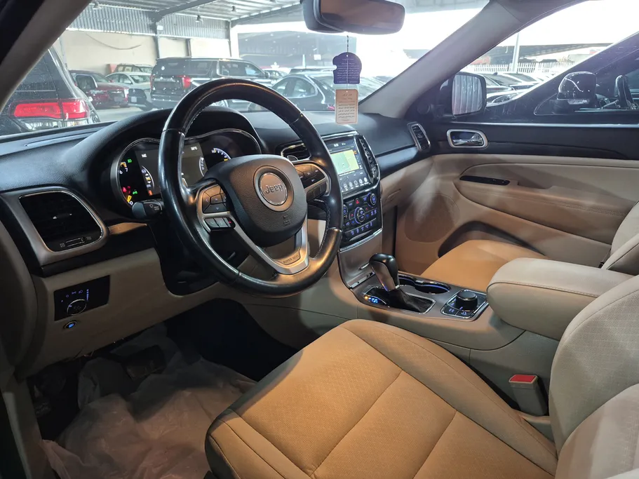 جيب جراند شيروكي لاريدو 2021 