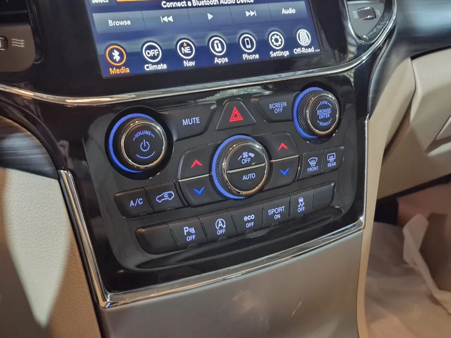 جيب جراند شيروكي لاريدو 2021 