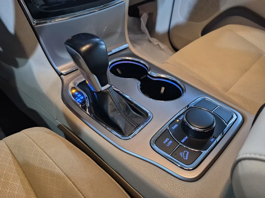 جيب جراند شيروكي لاريدو 2021 