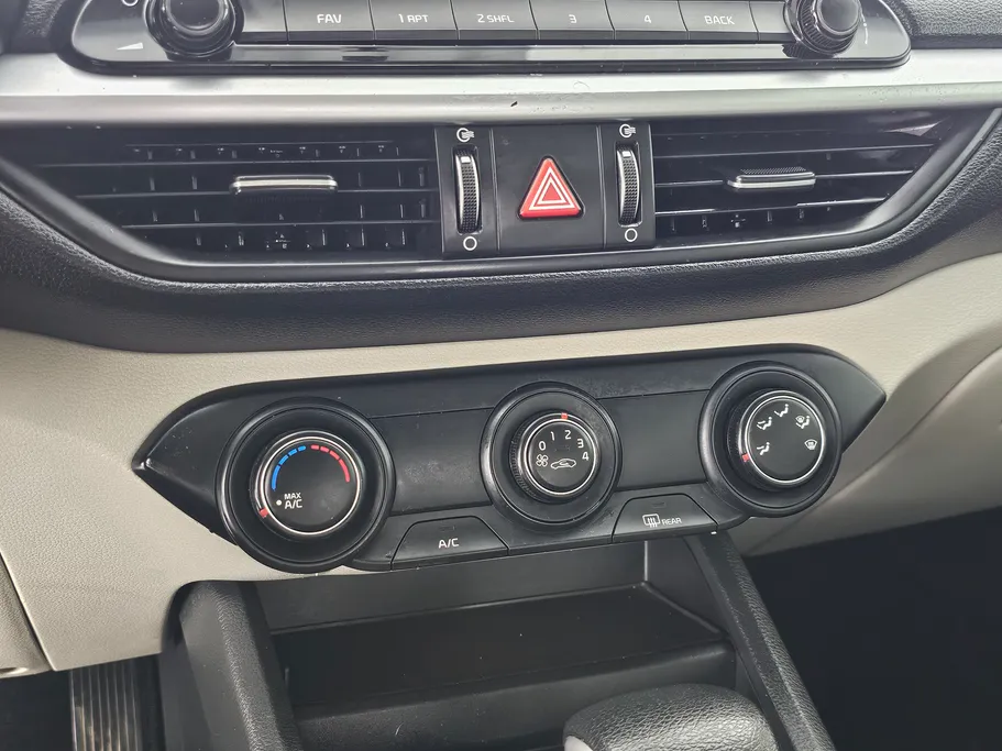 2022 كيا Cerato LX 