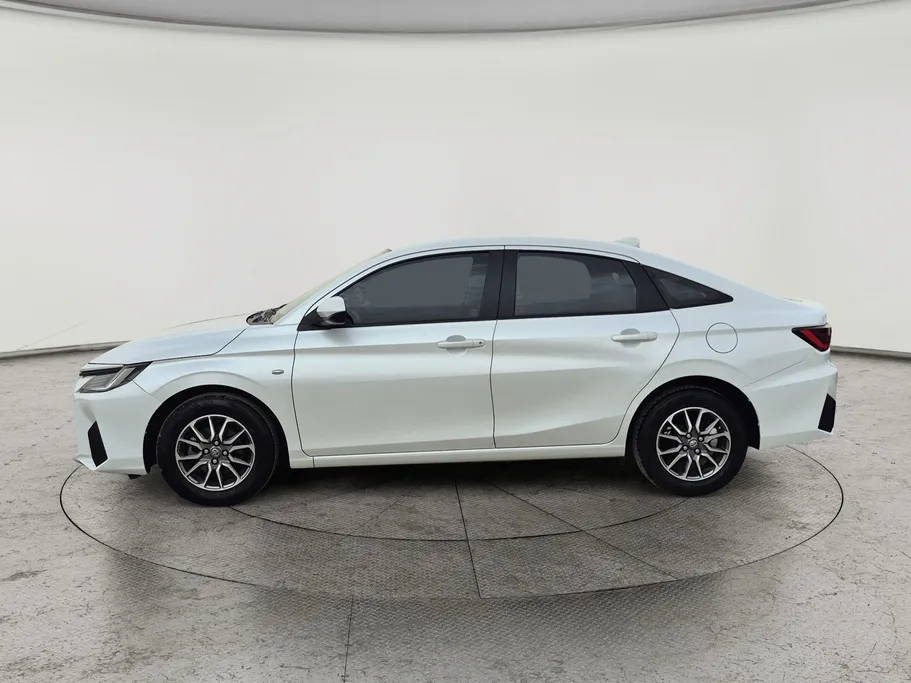 2023 Toyota Yaris  Y 