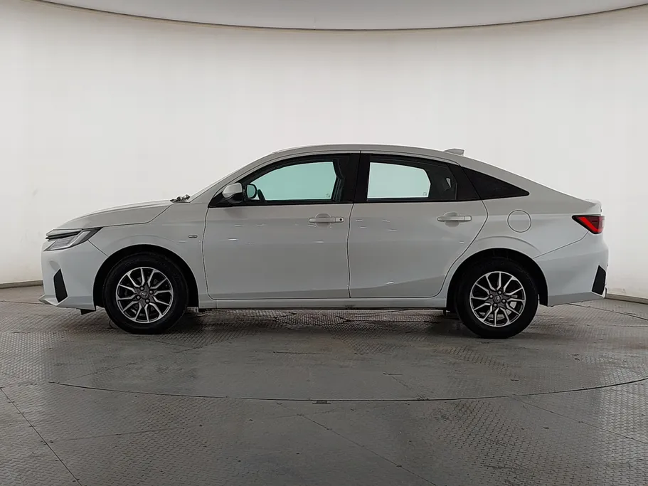 2024 Toyota Yaris  Y 