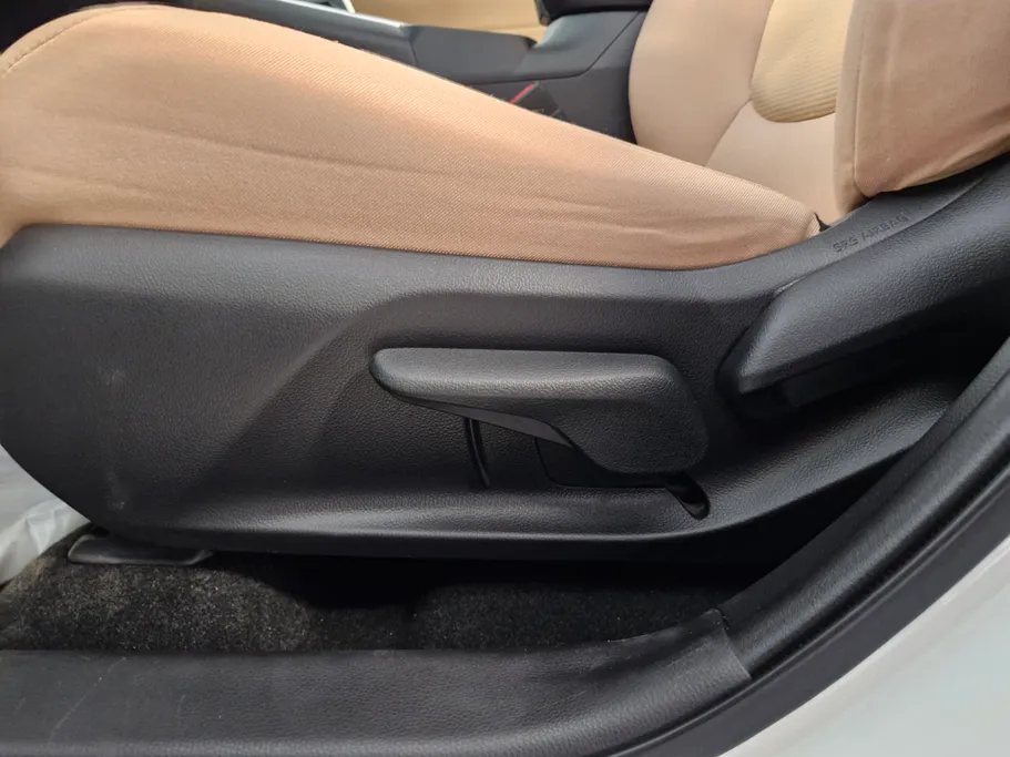 تويوتا راف فور LE HEV 2023 