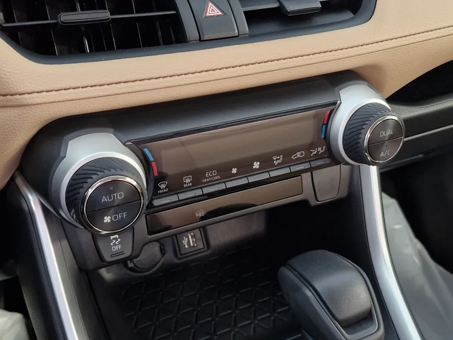 تويوتا راف فور LE HEV 2023 