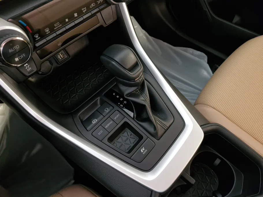 تويوتا راف فور LE HEV 2023 