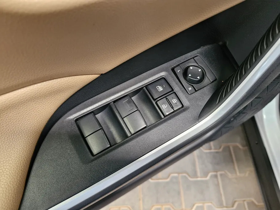 تويوتا راف فور LE 2024 