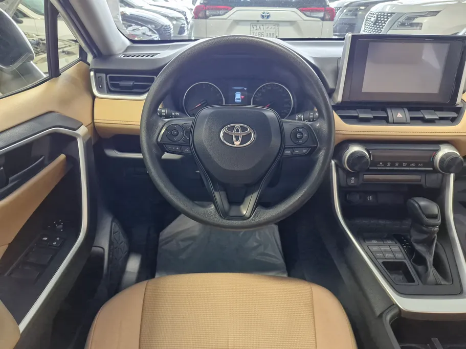 تويوتا راف فور LE 2024 