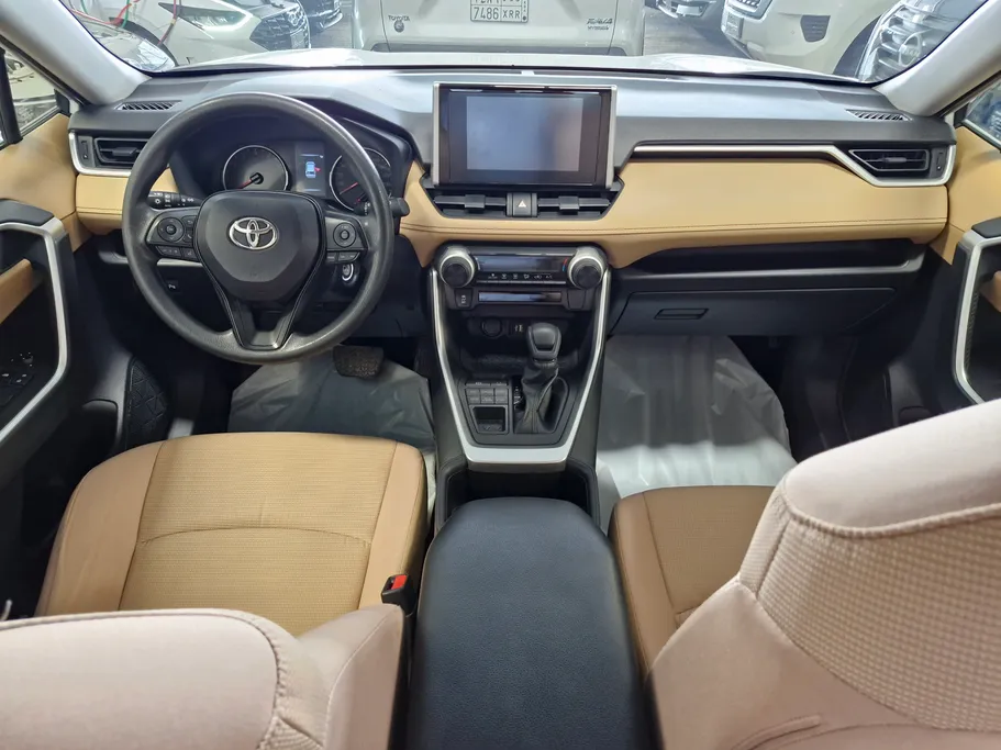 تويوتا راف فور LE 2024 