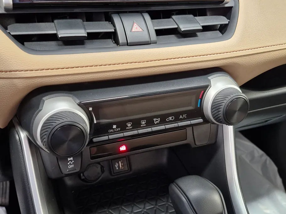 تويوتا راف فور LE 2024 