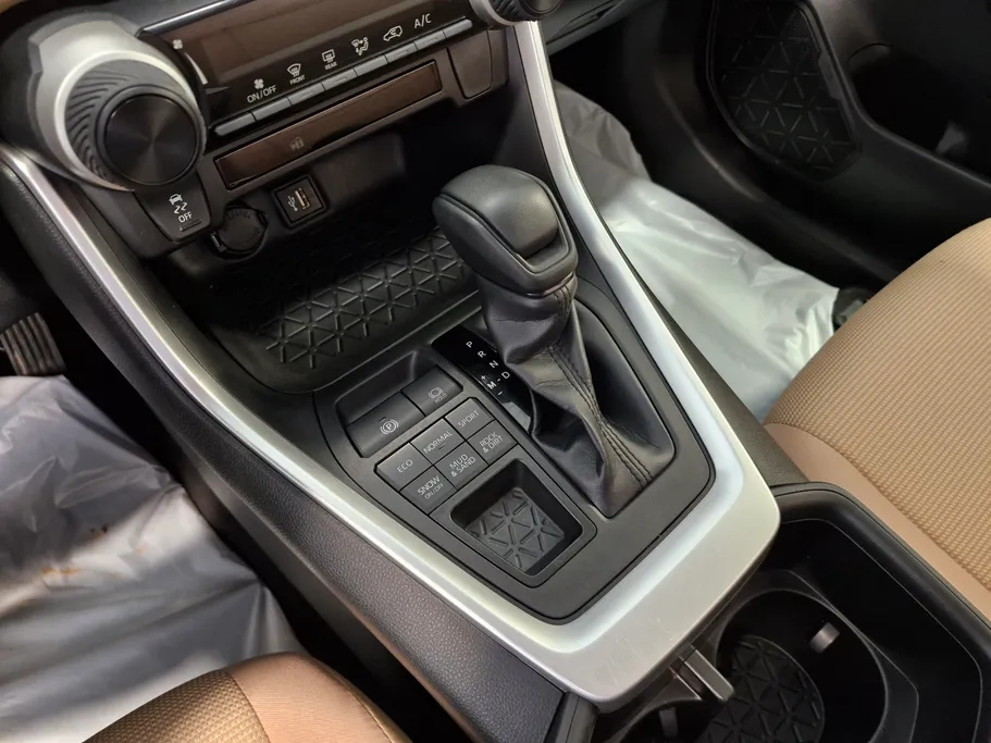 تويوتا راف فور LE 2024 