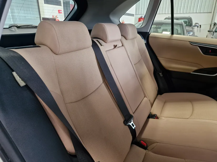 تويوتا راف فور LE 2024 