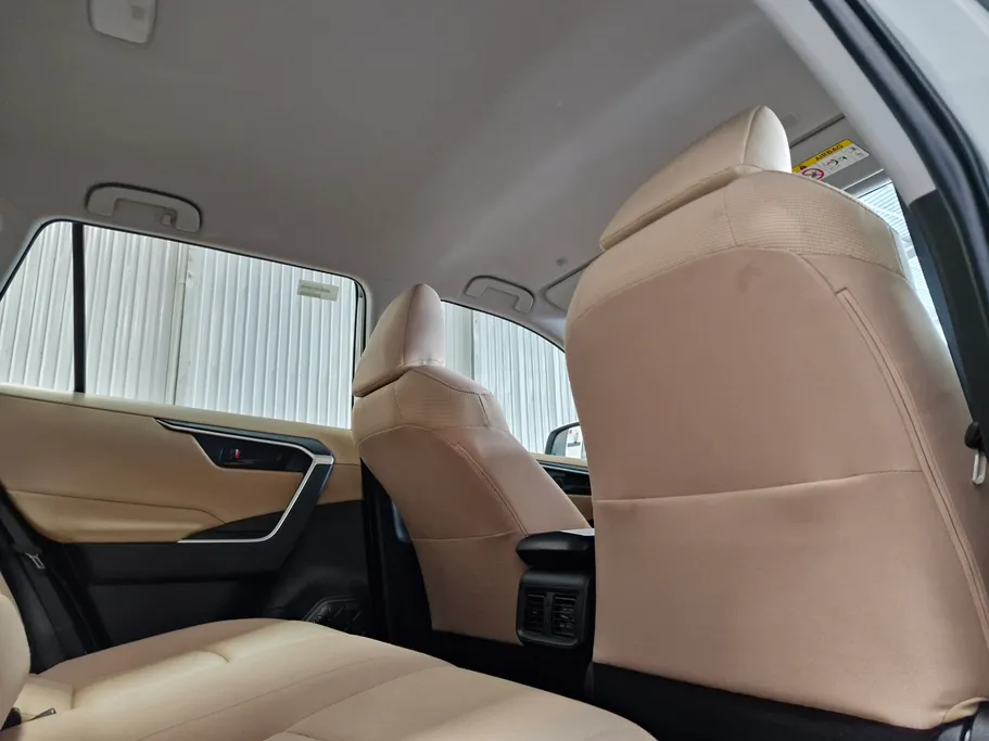 تويوتا راف فور LE 2024 