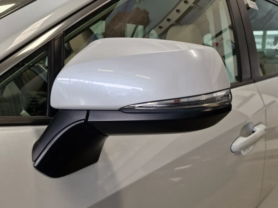 تويوتا راف فور LE 2024 