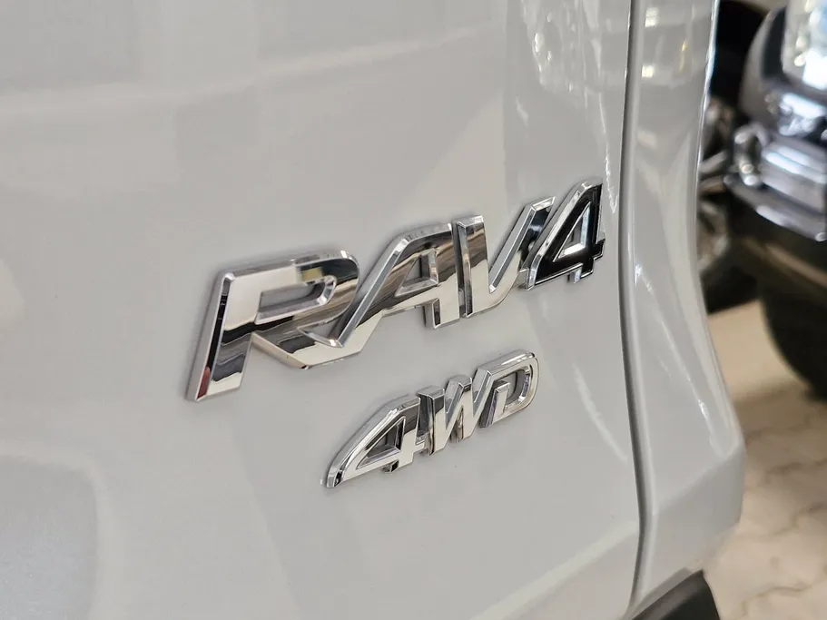 تويوتا راف فور LE 2024 