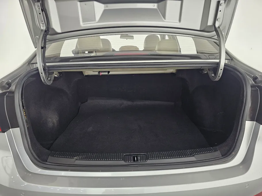 ام جي 5 LUX 2023 