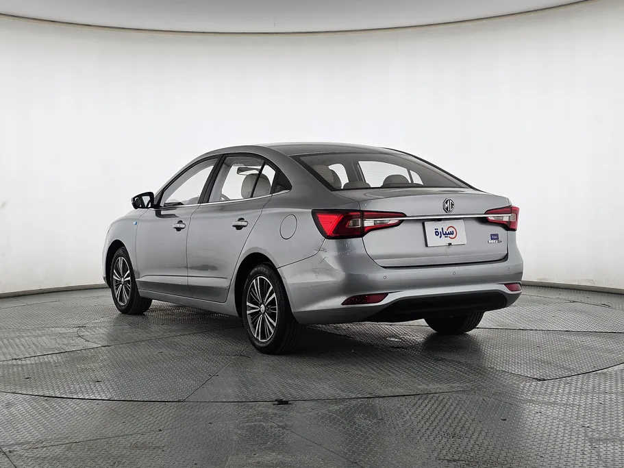 ام جي 5 LUX 2023 