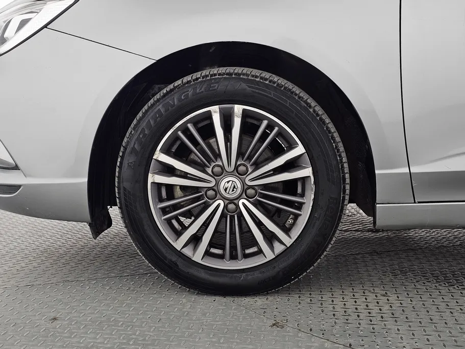 ام جي 5 LUX 2023 