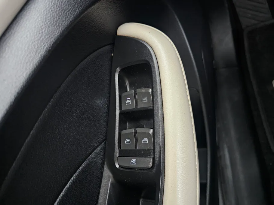 ام جي 5 LUX 2023 