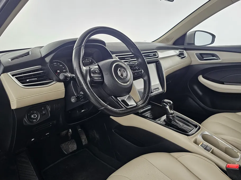 ام جي 5 LUX 2023 