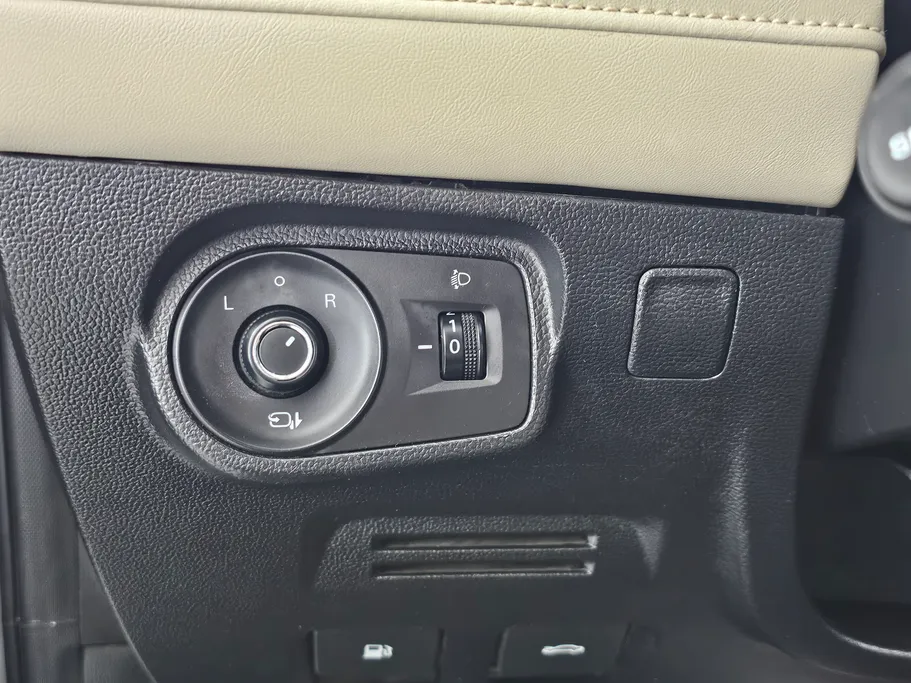 ام جي 5 LUX 2023 