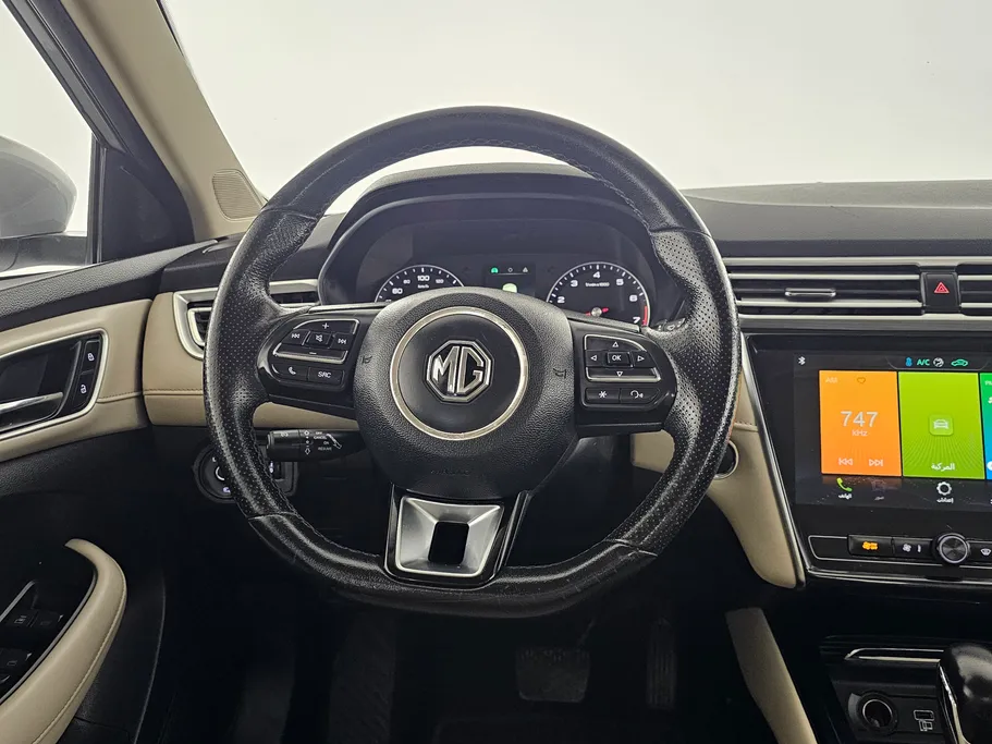 ام جي 5 LUX 2023 