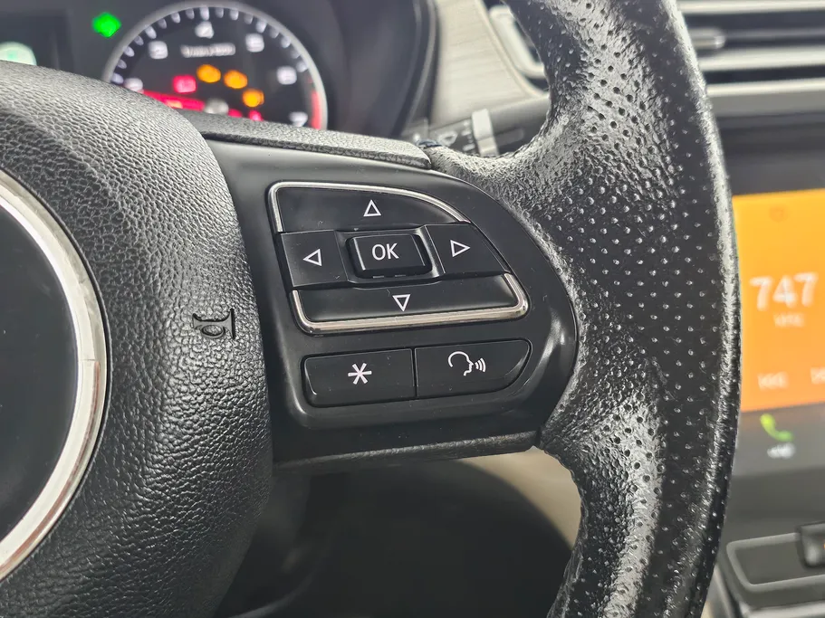 ام جي 5 LUX 2023 