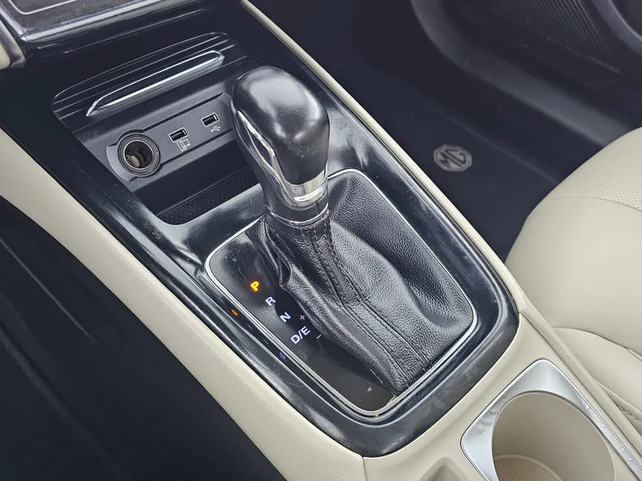 ام جي 5 LUX 2023 