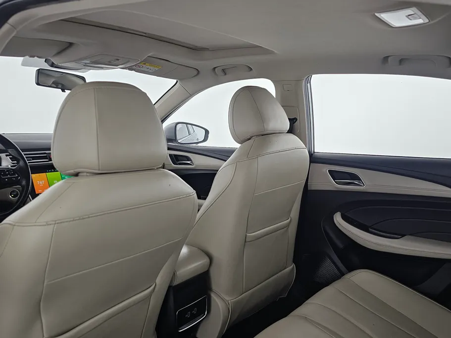 ام جي 5 LUX 2023 