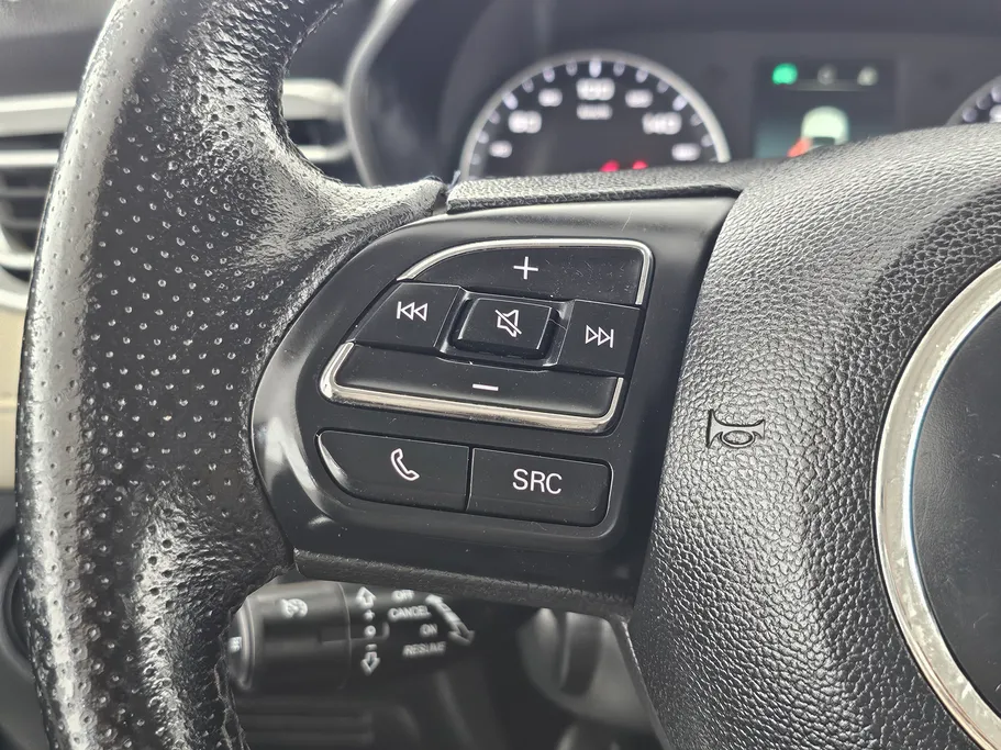 ام جي 5 LUX 2023 