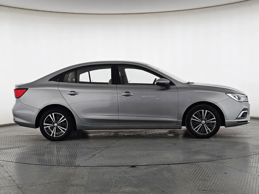 ام جي 5 LUX 2023 