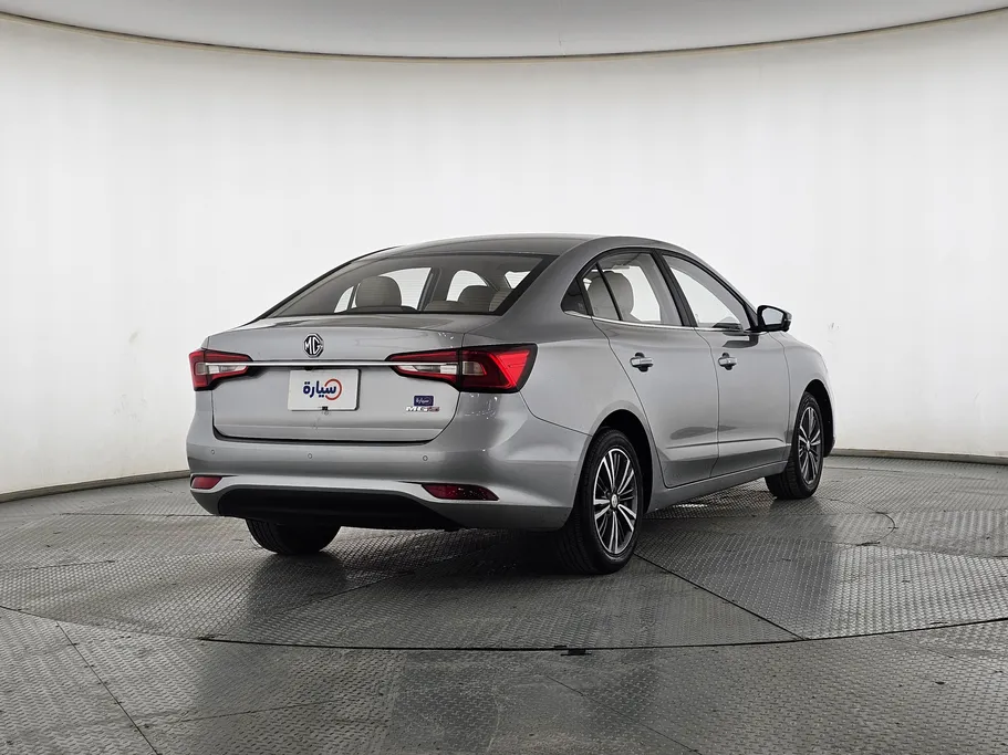 ام جي 5 LUX 2023 