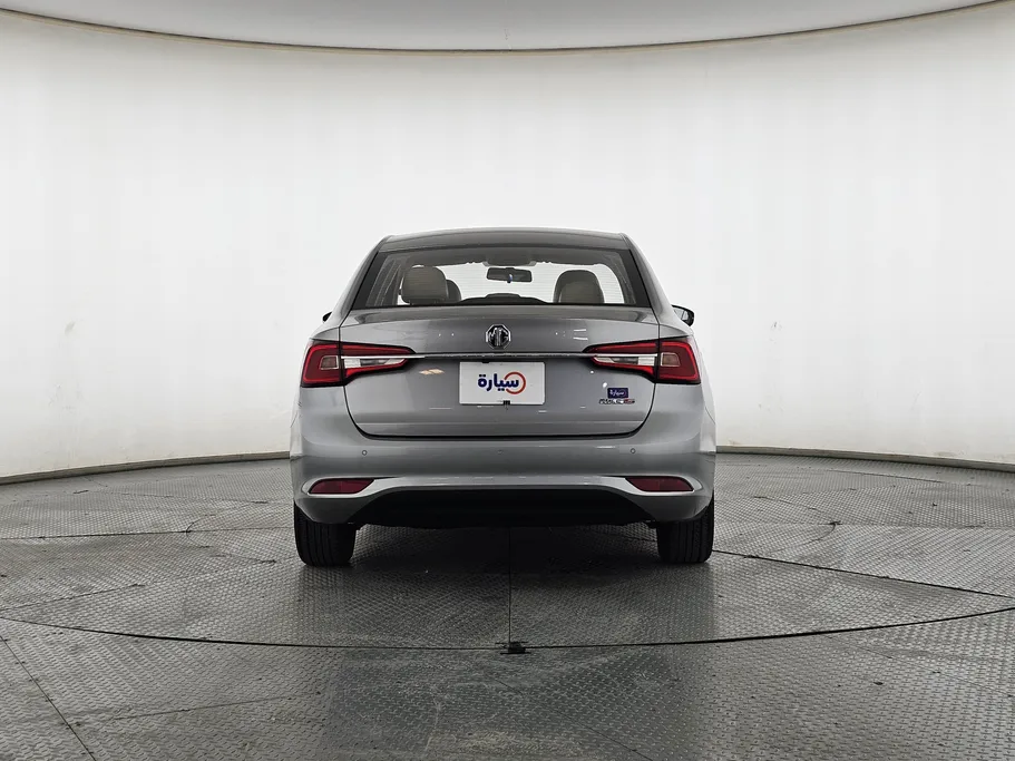 ام جي 5 LUX 2023 