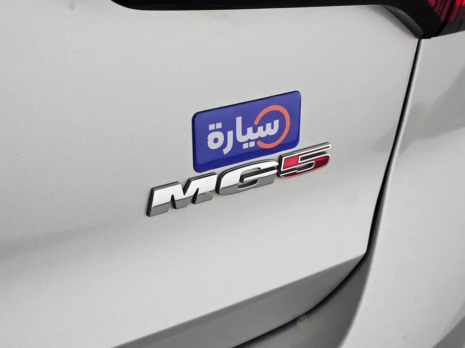 ام جي 5 LUX 2023 