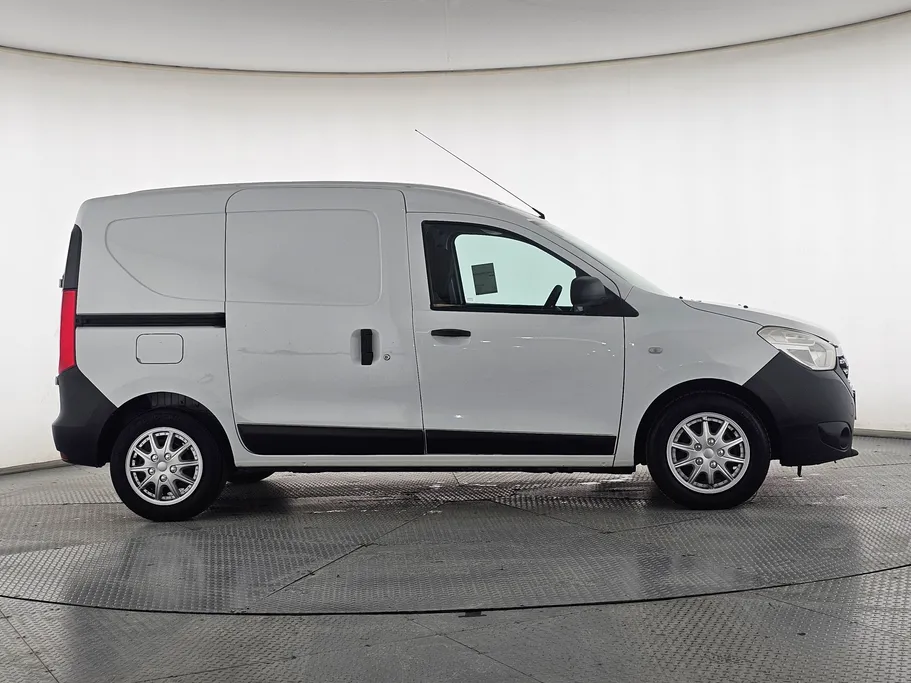 2021 Renault Docker Van بضاعة 