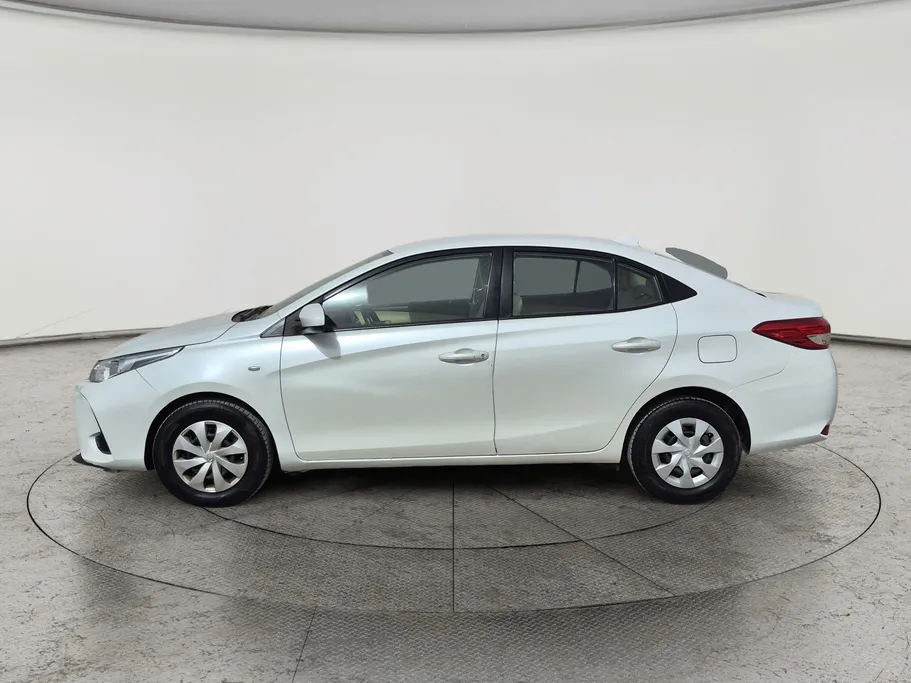 2021 Toyota Yaris  Y 