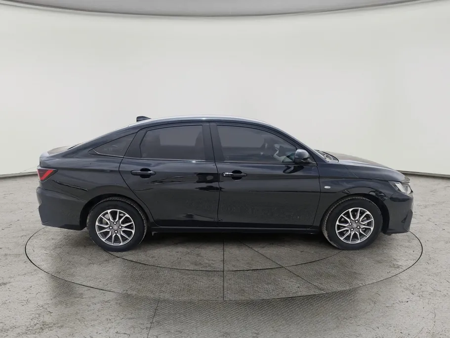 2023 Toyota Yaris  Y 