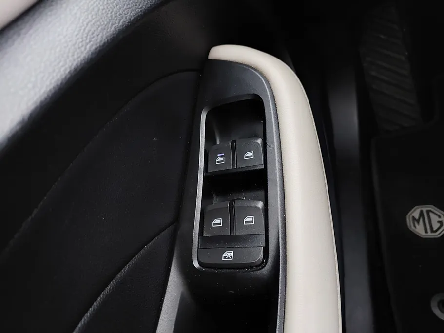 ام جي 5 COM 2022 