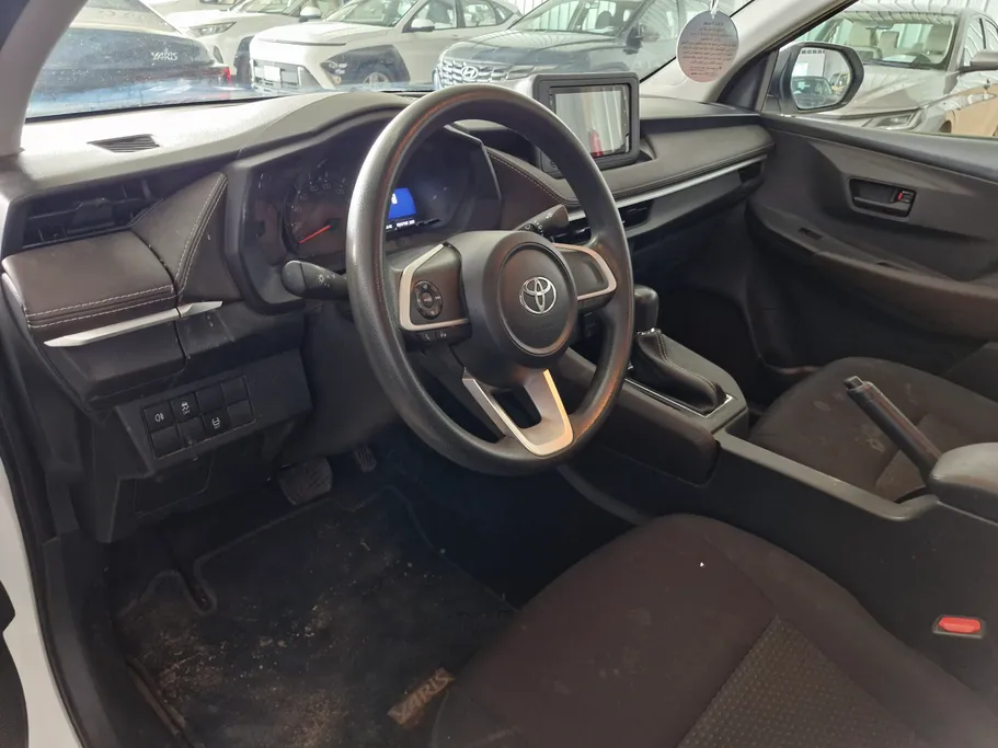 2023 Toyota Yaris  Y 